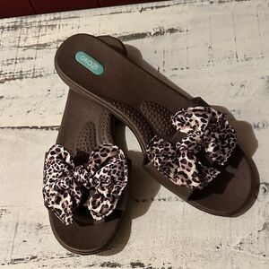 NWOT Oka-B Leopard Bow Sandals